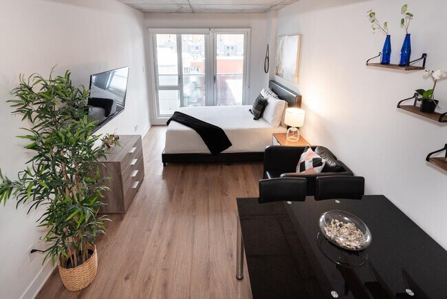 201 Rue Sainte-Catherine E in Montréal, QC - Building Photo - Building Photo