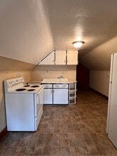 1126 W Nob Hill Blvd in Yakima, WA - Building Photo - Building Photo