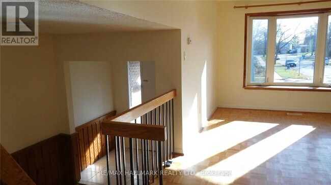 22 Springhead Gardens in Richmond Hill, ON - Building Photo - Building Photo