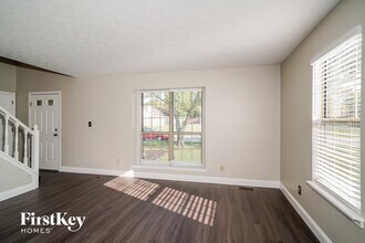 10145 Park Valley Dr in Indianapolis, IN - Foto de edificio - Building Photo