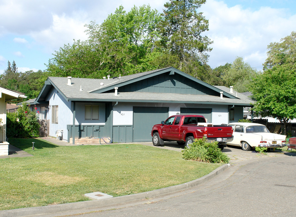 421 Pheasant Ln in Santa Rosa, CA - Building Photo