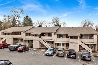 Civic Field Apartments in Bellingham, WA - Foto de edificio - Building Photo