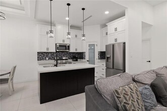 18 Duncan Ln in Edinburg, TX - Building Photo - Building Photo