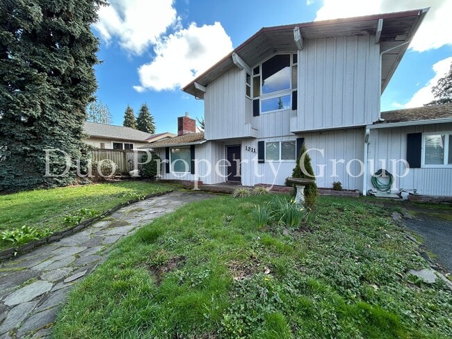 property at 1311-1311 G St