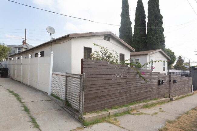 1811 Kearney St in Los Angeles, CA - Foto de edificio - Building Photo