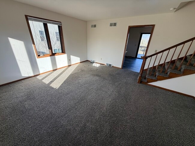 1102 Smedal Dr in Stoughton, WI - Building Photo - Building Photo