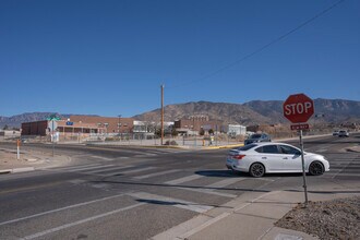 1233 Chelwood Park Blvd NE, Unit D in Albuquerque, NM - Building Photo - Building Photo