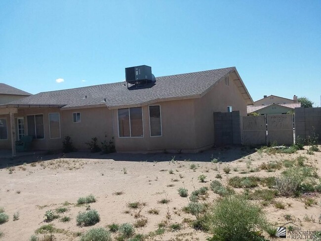 6162 E 43rd St in Yuma, AZ - Foto de edificio - Building Photo