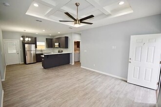 1412 S Iris St, Unit 2 in Pharr, TX - Foto de edificio - Building Photo
