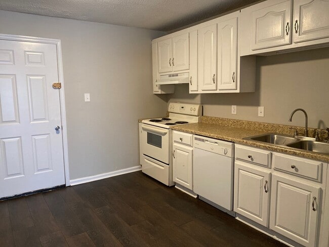 274 Tinker Hill Cv, Unit R in Jackson, TN - Building Photo - Building Photo