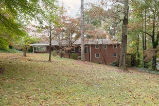 617 Montclair Dr in Smyrna, GA - Building Photo