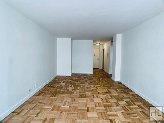 EAST 49 STREET in New York, NY - Building Photo - Building Photo