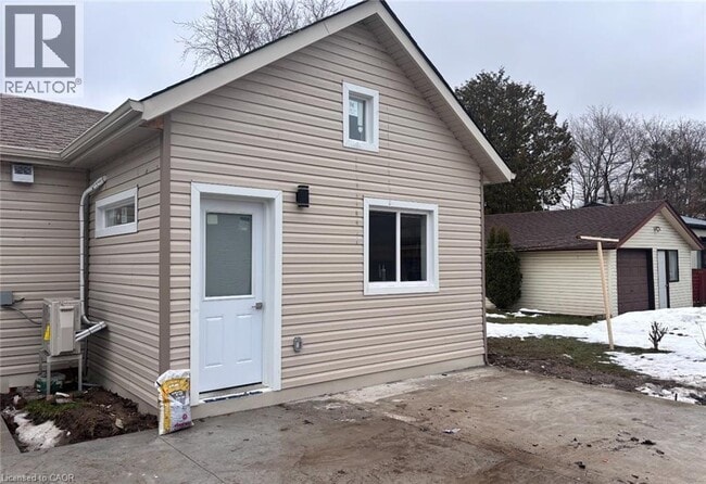 140 Byron Ave in Kitchener, ON - Building Photo - Building Photo