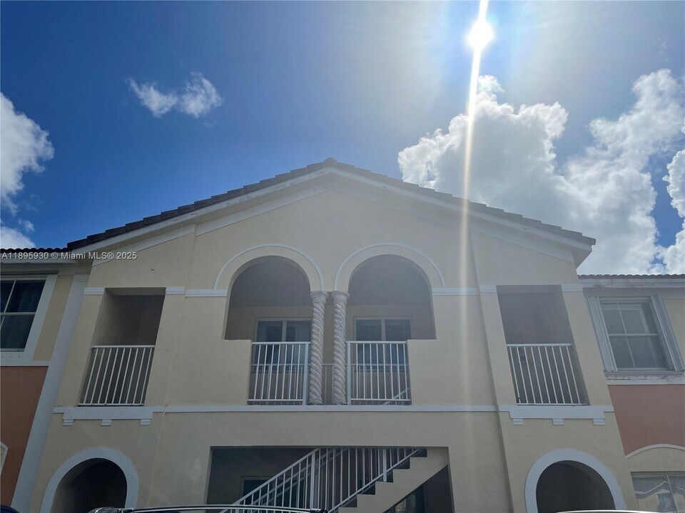 2835 SE 16th Ave in Homestead, FL - Foto de edificio