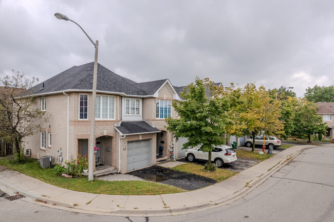 19 Kenwood Dr in Brampton, ON - Building Photo - Building Photo