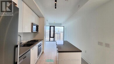 195 McCaul St in Toronto, ON - Building Photo - Building Photo