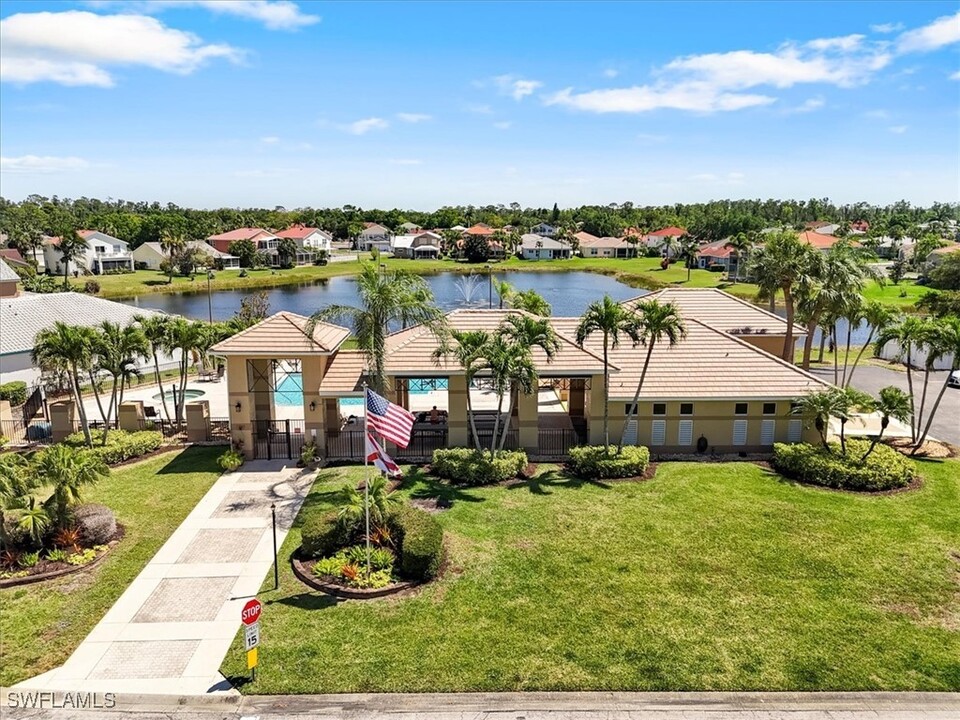 13870 Silver Lake Ct in Ft. Myers, FL - Building Photo