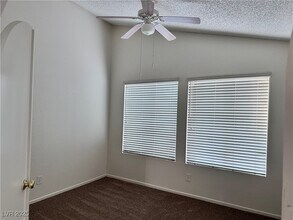 9640 Swan Bay Dr in Las Vegas, NV - Building Photo - Building Photo