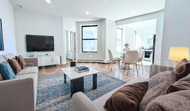 2802 Crescent St in Queens, NY - Building Photo - Building Photo