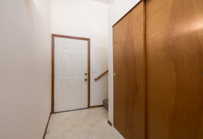 2312 E Division St, Unit B in Mount Vernon, WA - Building Photo - Building Photo