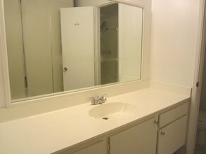 4900 Overland Ave, Unit 261 in Culver City, CA - Building Photo - Building Photo