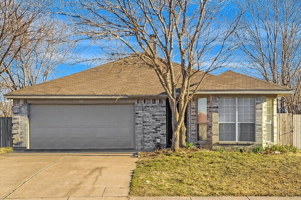 309 Willowstone Trail in Saginaw, TX - Building Photo