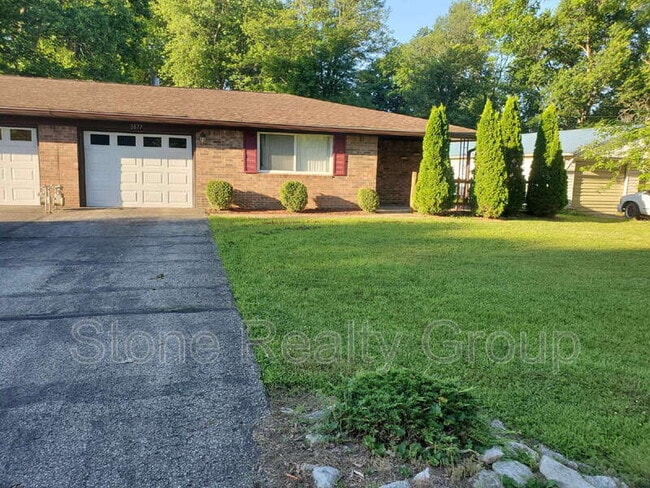 property at 3877 E Beulah Ave