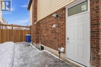 74 Old Yonge St in Aurora, ON - Building Photo - Building Photo