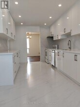 646 Village Pkwy in Markham, ON - Building Photo - Building Photo