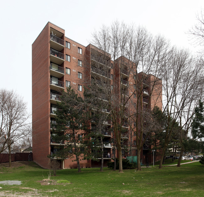 Founders Place in Newmarket, ON - Building Photo - Building Photo