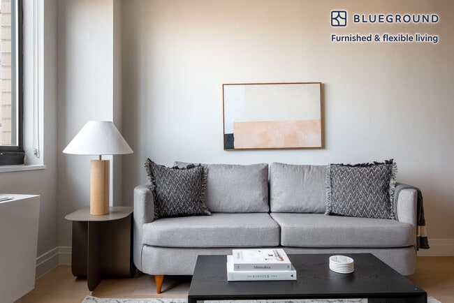 215 E 95th St in New York, NY - Building Photo - Building Photo