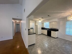 1640 Lonesome in Canyon Lake, TX - Building Photo - Building Photo