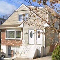 67 Country Village Rd, Unit 67 CV Rd- 2nd Flr in Jersey City, NJ - Building Photo