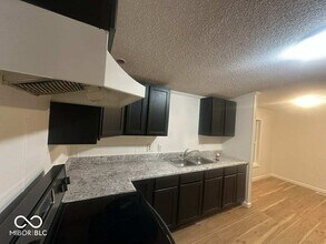 9318 Elmtree Ct in Indianapolis, IN - Building Photo - Building Photo