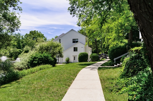 Putnam Green in Greenwich, CT - Building Photo