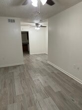 1676 Brightside Dr, Unit c in Baton Rouge, LA - Foto de edificio - Building Photo