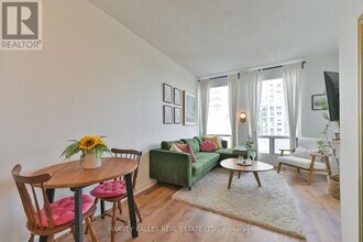 85 Bloor St E in Toronto, ON - Building Photo - Building Photo