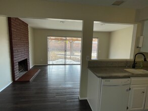 2 E Ave R-1 in Palmdale, CA - Building Photo - Building Photo