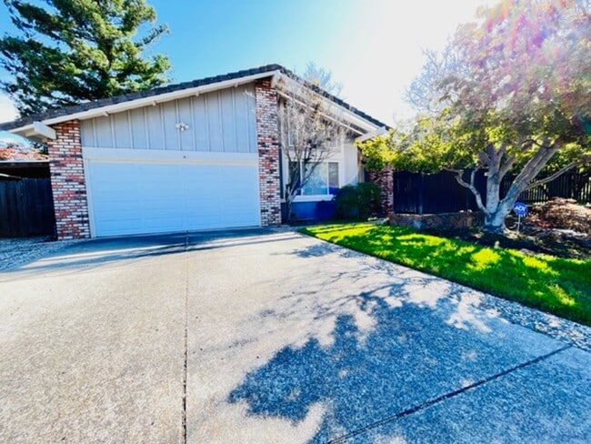 5182 Jomar Dr in Concord, CA - Building Photo - Building Photo