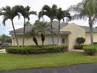 4139 NE Moon River Cir in Jensen Beach, FL - Foto de edificio - Building Photo