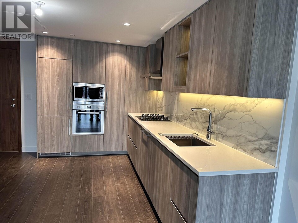 8611-8611 Hazelbridge Wy in Richmond, BC - Building Photo