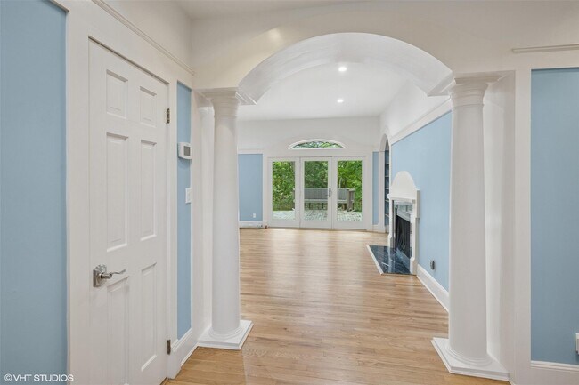 8340 Main Bayview Rd in Southold, NY - Building Photo - Building Photo