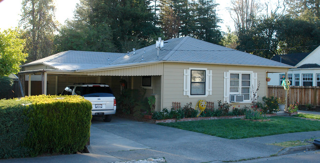 1430 Monroe St in Santa Rosa, CA - Building Photo - Building Photo