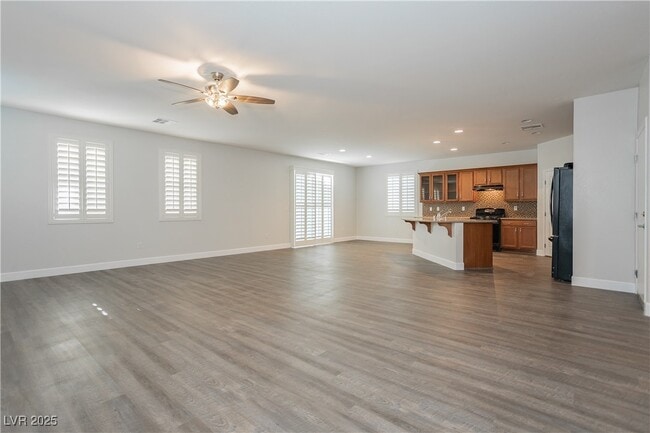 property at 971 Huntington Cove Pkwy