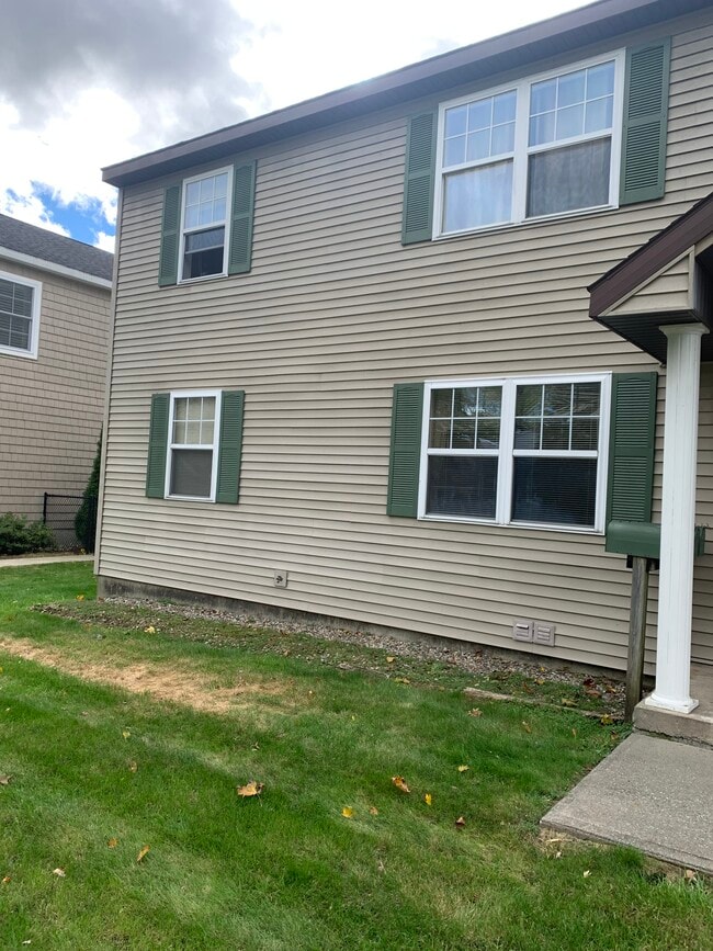 12 Ferry Blvd, Unit 3