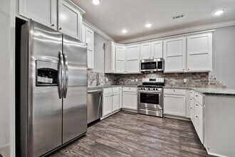 1711 W Broadway Pl in Rogers, AR - Building Photo - Building Photo