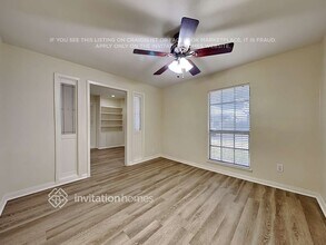 6813 Curry Dr in The Colony, TX - Foto de edificio - Building Photo