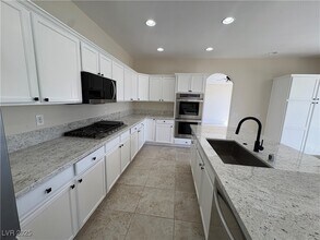 2647 Hourglass Dr in Henderson, NV - Building Photo - Building Photo