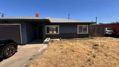 6055 35th Ave in Sacramento, CA - Foto de edificio - Building Photo