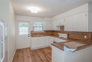 1302 Houston St in Conroe, TX - Building Photo - Building Photo
